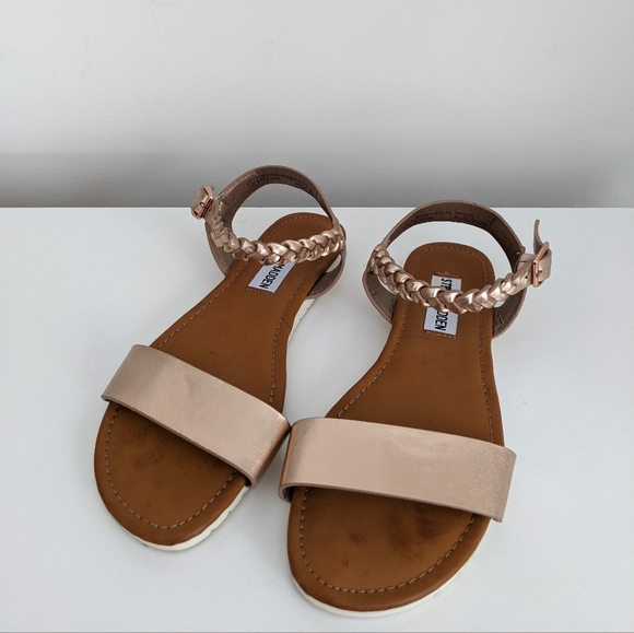 STEVE MADDEN Sandals - Picture 2 of 11